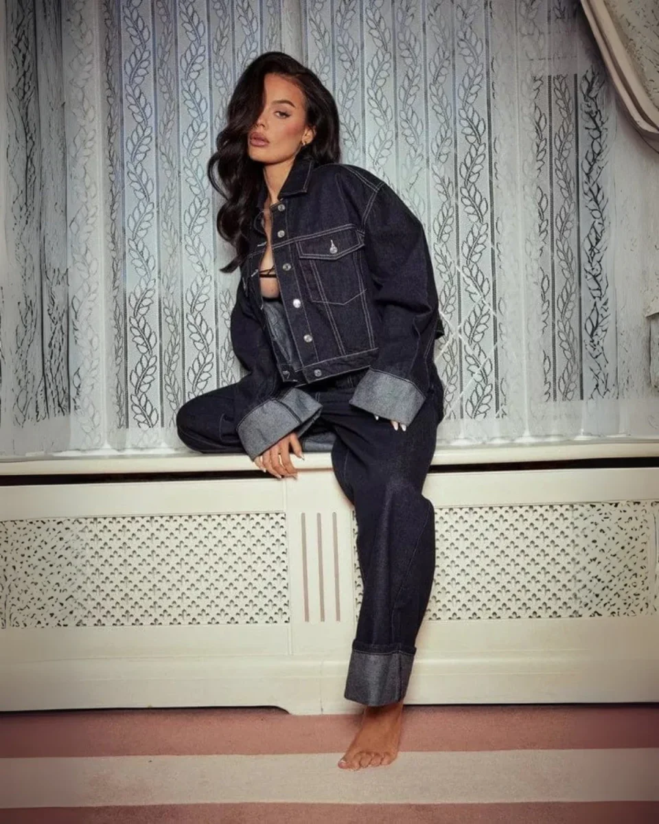 Ensemble deux pièces en denim avec veste en denim et pantalon long - Dames – Image 2