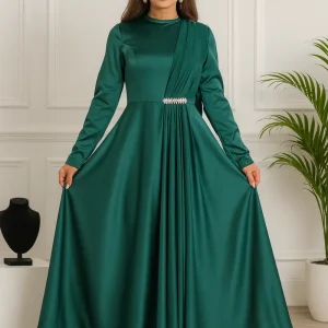 Hafsoit Mode – Robe longue satinée verte émeraude – Tenue de soirée élégante femme – Manches longues – Décolleté strassé – Idéale pour femmes voilées