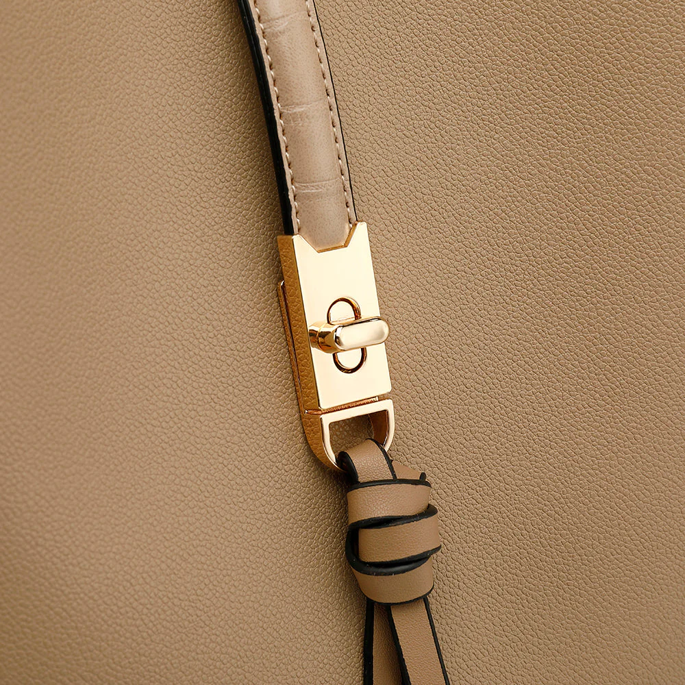 Femme - Sac à main hobo - Insertions en croco - Style chic – Image 6