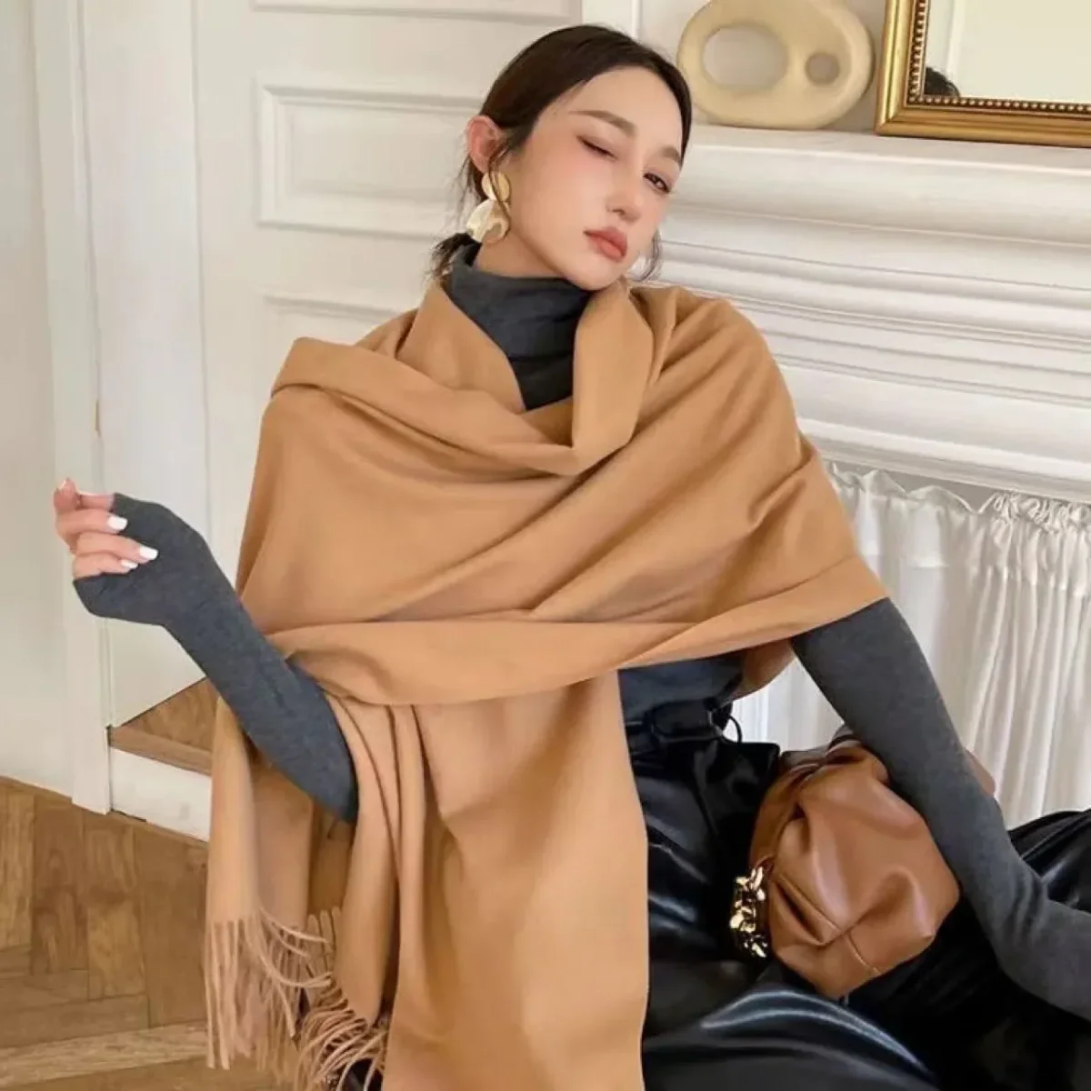 Echarpe de luxe en cachemire noir pour femmes - Accessoire chaud et élégant pour l'hiver – Image 3