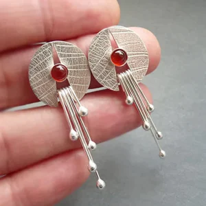 Boucles d'Oreilles Pendantes Creuses en Pierre Rouge