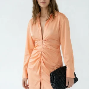 Mini robe satinée de soirée orange pêche