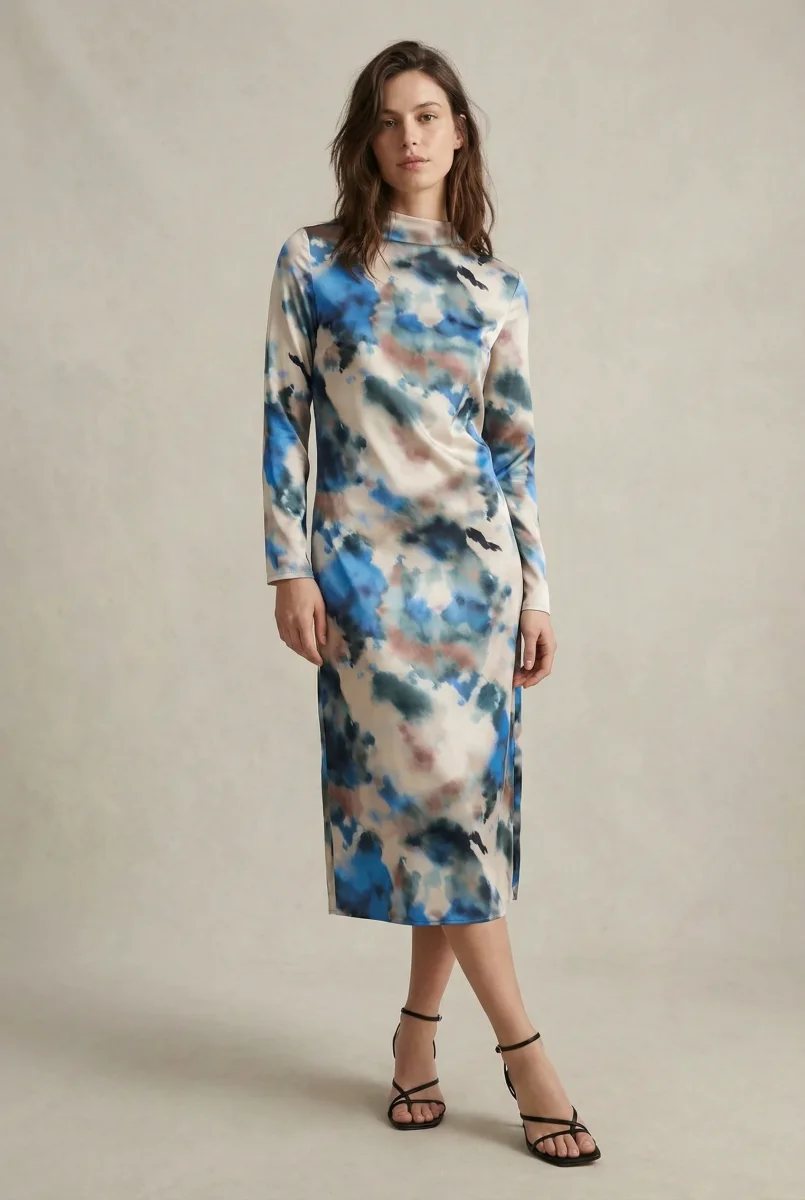 Robe Satin Longue Manche Longue Imprimée Aquarelle – Élégance Artistique et Chic – Image 3