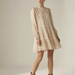 Robe fluide brodée élégante – Manches longues