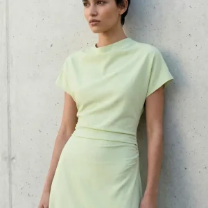 Robe midi verte pastel plissée fente