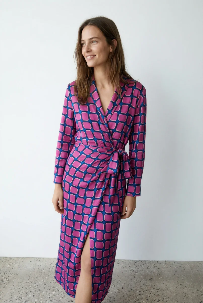 Robe portefeuille évasée rose imprimée – Image 2