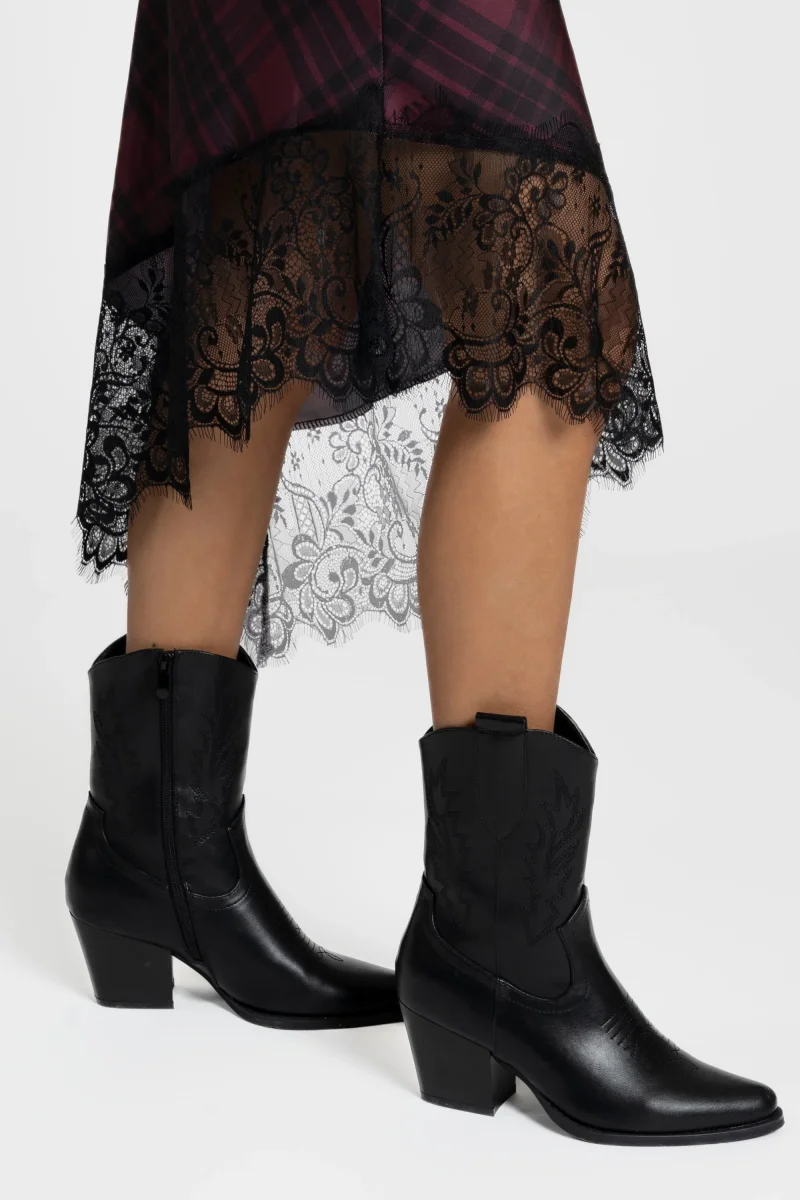 Robe satin asymétrique – Décolleté V – Dentelle raffinée – Image 7