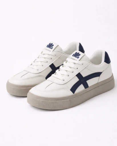 Baskets basses femme à lacets avec semelle épaisse et empiècements latéraux contrastants