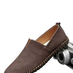 Santorin™ – L'Élégance Classique pour un Pas Confiant