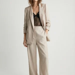 Veste légère beige texturée épaules structurées