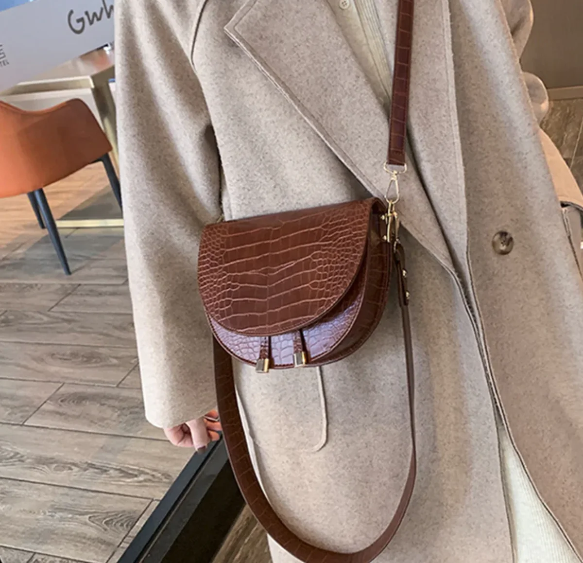 Chelsey Sac à bandoulière | Un sac cool avec un imprimé crocodile – Image 2