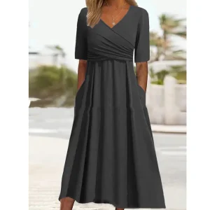 Olivia - robe midi noire simple avec poches latérales, parfaite pour l'automne