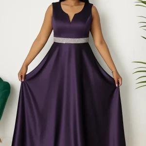 Hafsoit Mode – Robe de soirée longue violette satinée avec ceinture argentée – Élégance et modernité