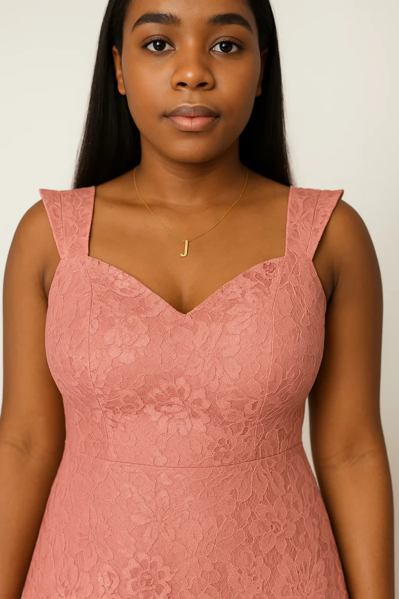 Hafsoit Mode – Robe longue en dentelle vieux rose – Élégance romantique et féminité intemporelle – Image 4