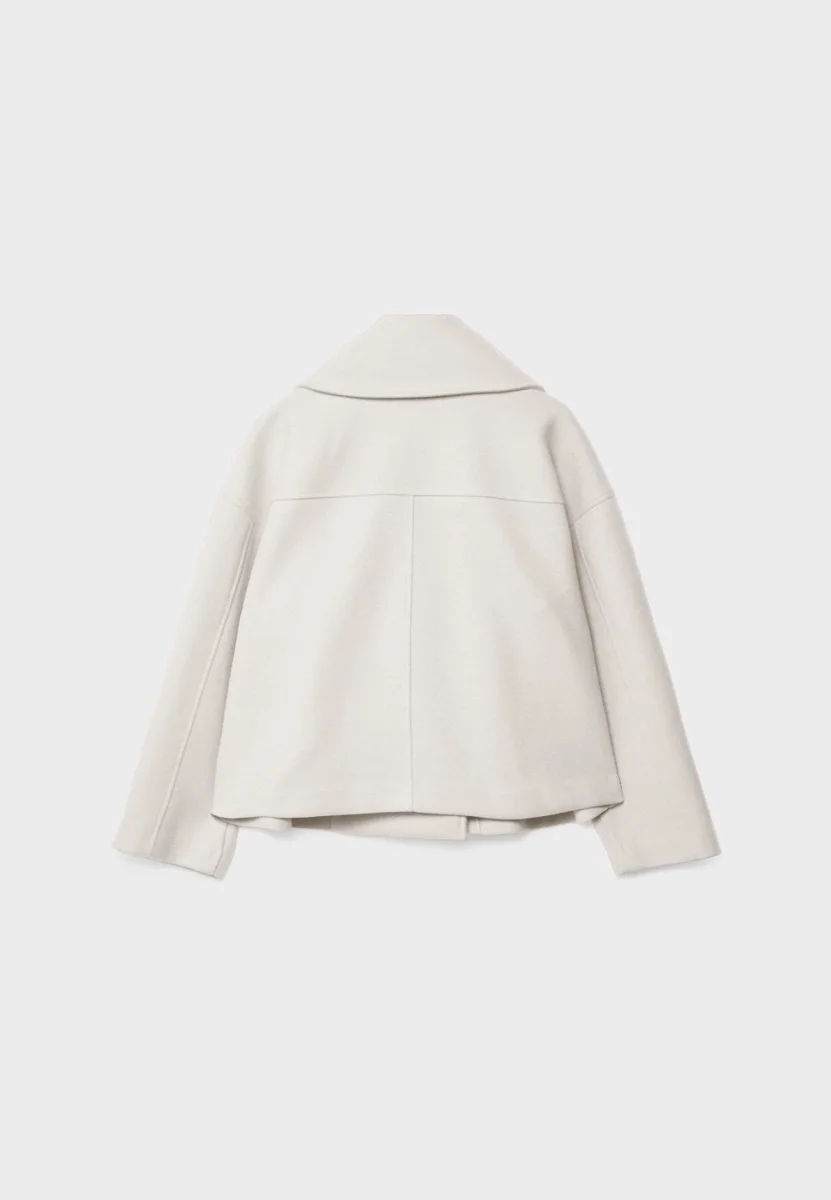 Manteau court pour femme avec double rangée de boutons et design intemporel – Image 9
