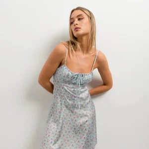 Mini Robe Satin Bleu Pastel À Fleurs - Coupe Courte, Bretelles Fines, Décolleté Froncé