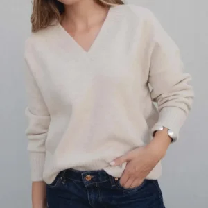 Pull maille fine beige col V