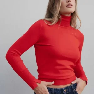 Pull col roulé rouge en maille fine
