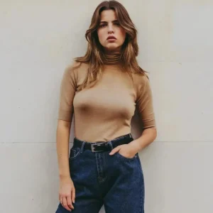 Pull col roulé beige tricoté