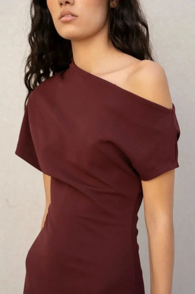 Robe Asymétrique Chic Bordeaux – Image 6