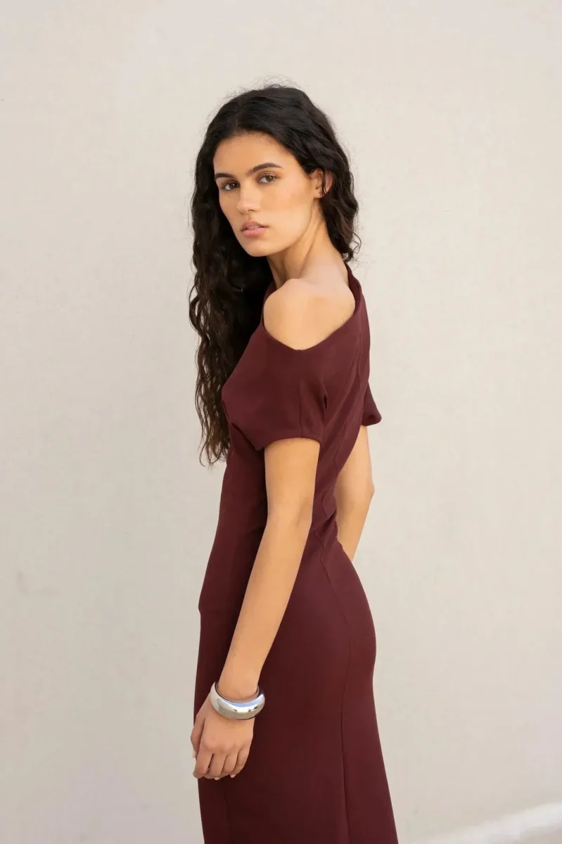 Robe Asymétrique Chic Bordeaux – Image 8