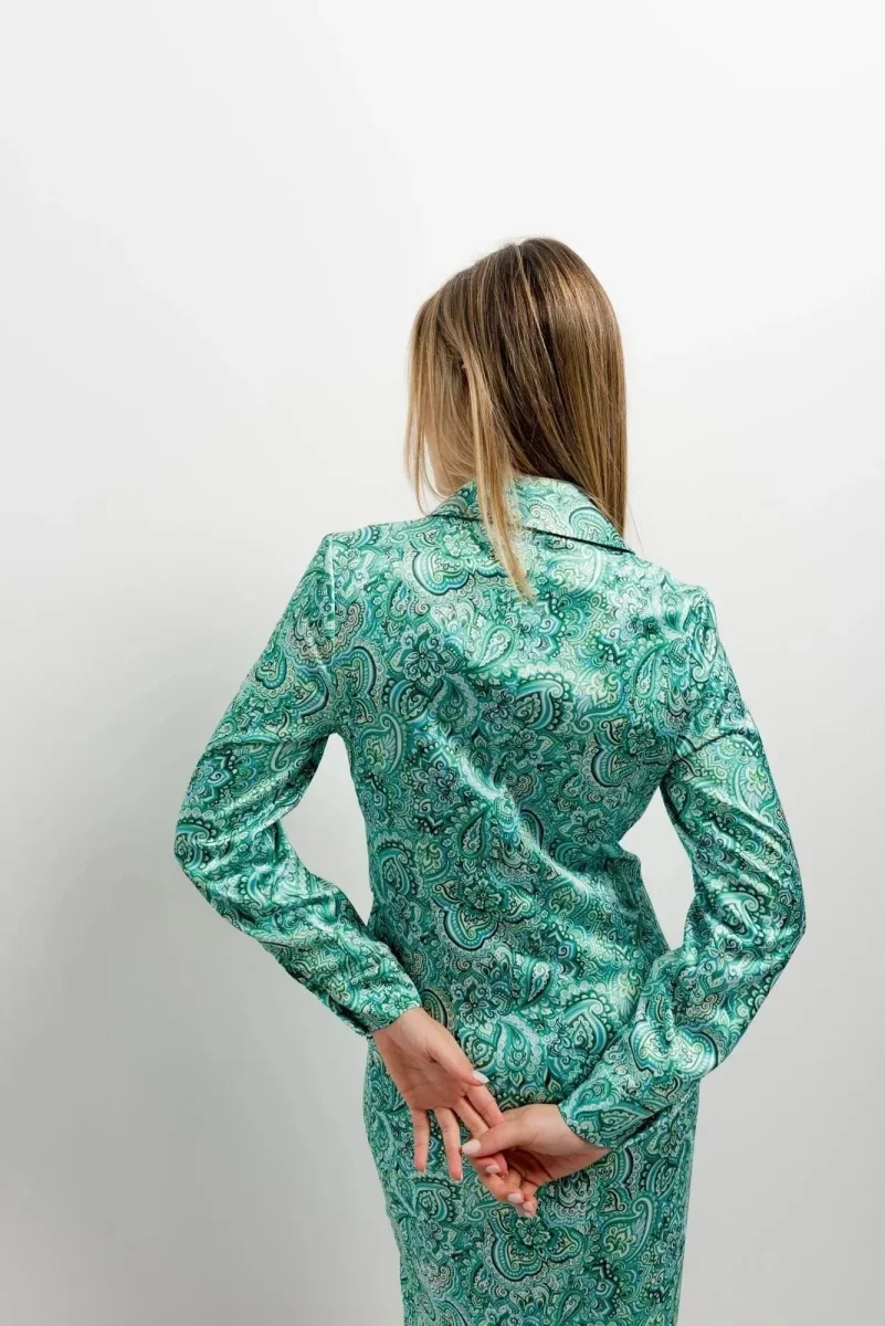 Robe Chemise Verte Midi Satinée Avec Détails Dorés – Image 5
