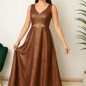 Hafsoit Mode – Robe longue satinée chocolat avec ceinture dorée – Tenue de soirée élégante femme
