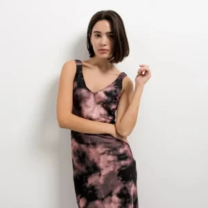 Robe Tie Dye Longue Satinée Noir Et Rose, Imprimé Effet Nuage, Col En V, Bretelles Larges
