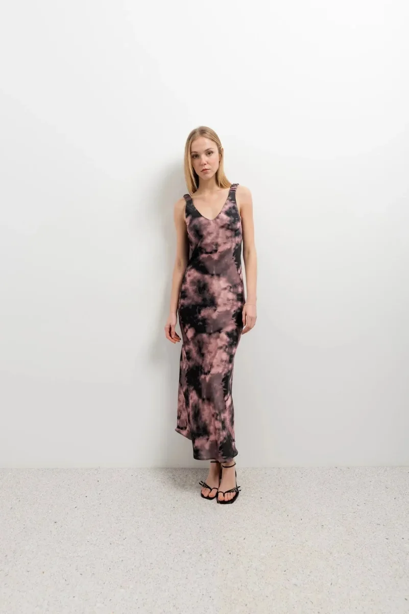 Robe Tie Dye Longue Satinée Noir Et Rose, Imprimé Effet Nuage, Col En V, Bretelles Larges – Image 7