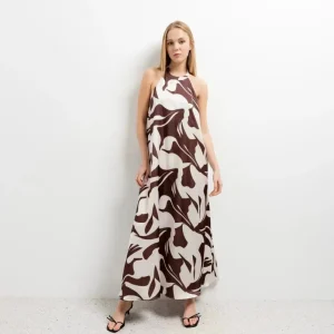 Robe Longue Bohême Imprimée Chocolat & Blanc Dos Nu Fluide avec Col Licou