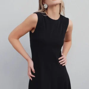 Robe midi noire sans manches ourlet festonné