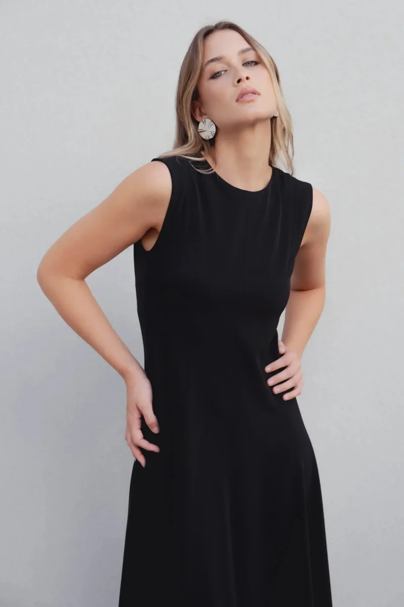 Robe midi noire sans manches ourlet festonné