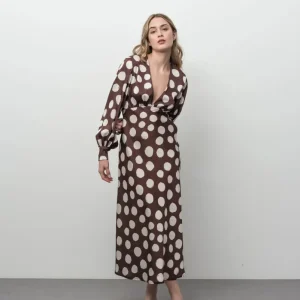 Robe longue marron à pois blancs manches longues