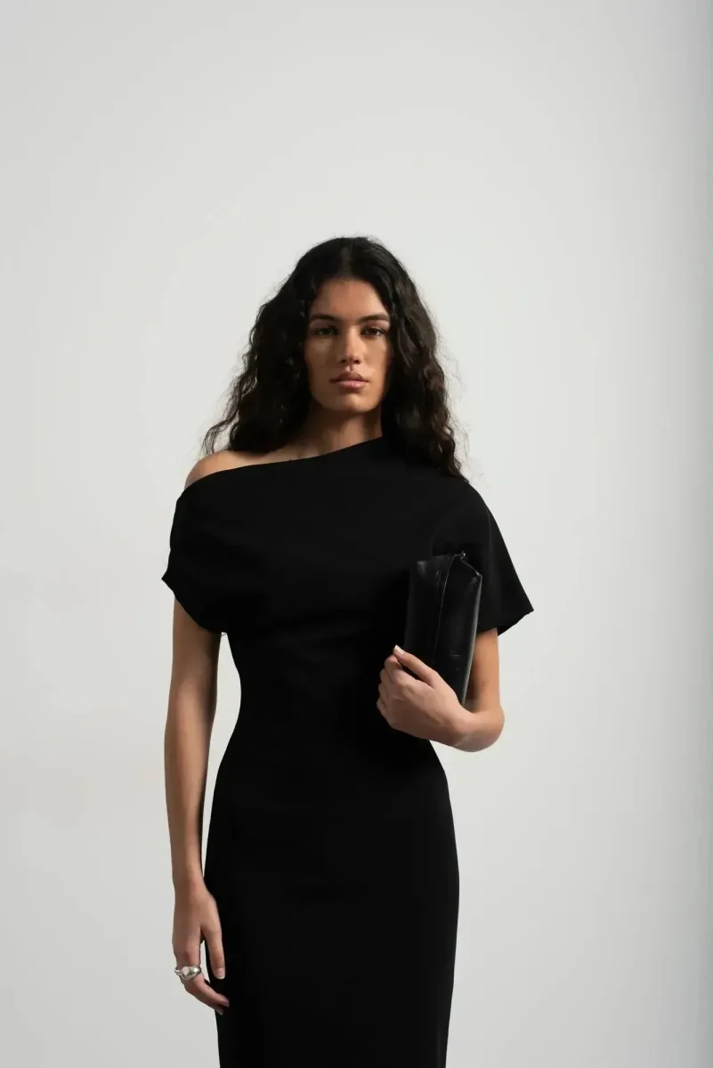 Robe Asymétrique Mi Longue Noire – Image 3