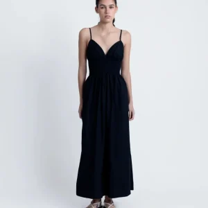 Robe longue noire dos nu fines bretelles