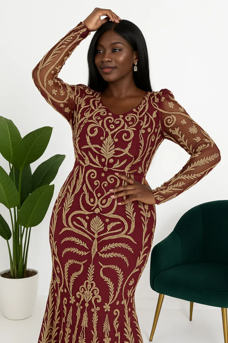 Hafsoit Mode – Robe sirène longue bordeaux brodée or avec manches longues et traîne – Tenue de soirée chic et élégante – Image 5
