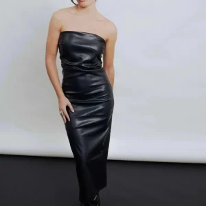 Robe longue noire en simili cuir