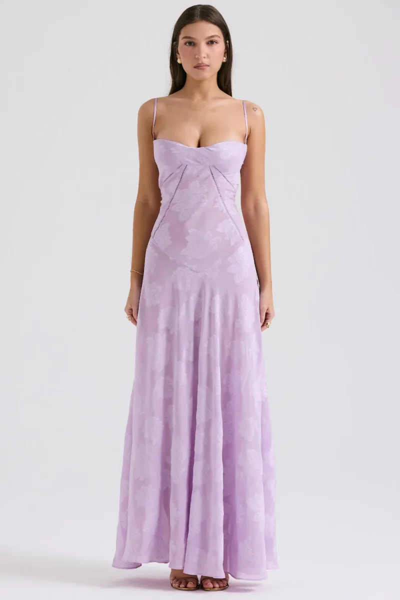 Robe longue Kira pour femme – Élégante robe en dentelle noire ornée de fleurs et à la coupe flatteuse – Image 6