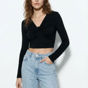 Crop top crème à manches longues – Décolleté twist
