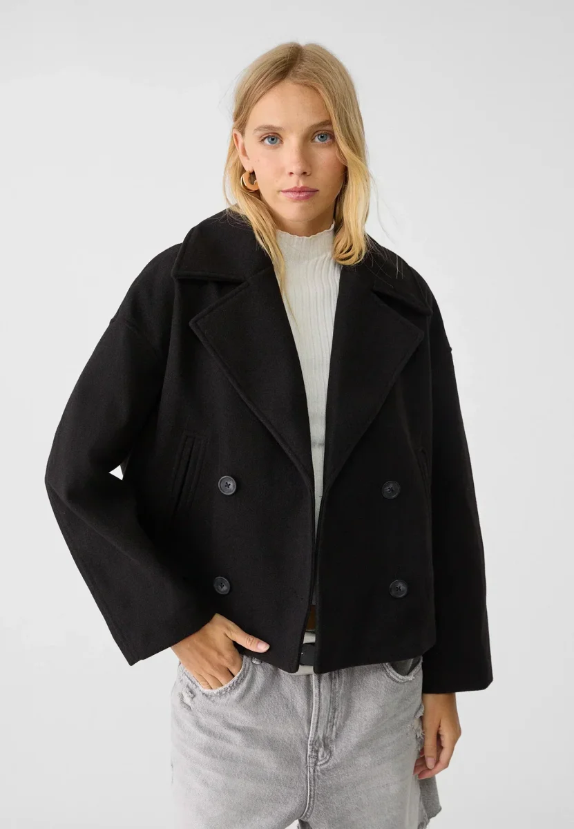 Manteau court pour femme avec double rangée de boutons et design intemporel – Image 3